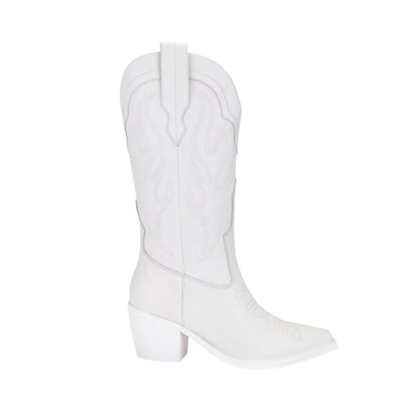 Shoes - REVOVLE- RAYE -Lafayette Bootie in White - SIZE 5.5🤍🤠✨